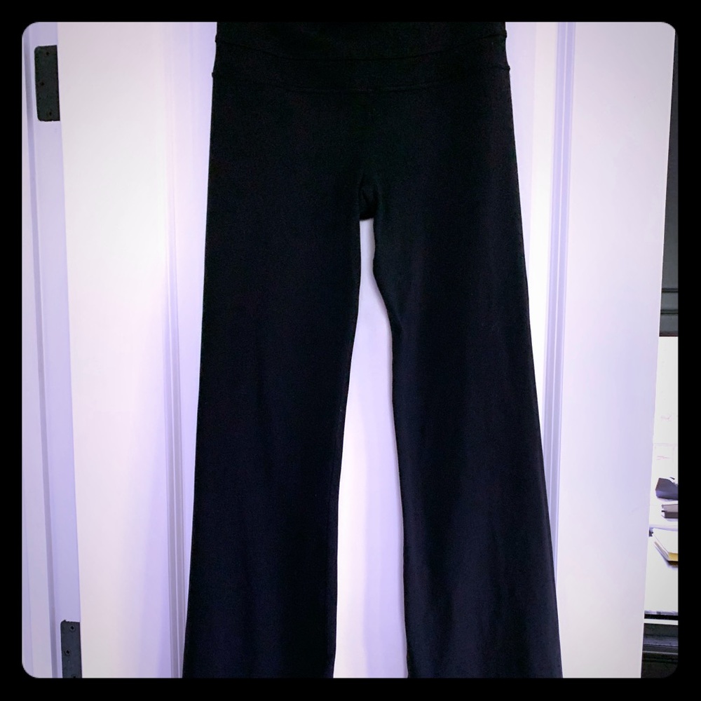 Lululemon wide-legged yoga pant